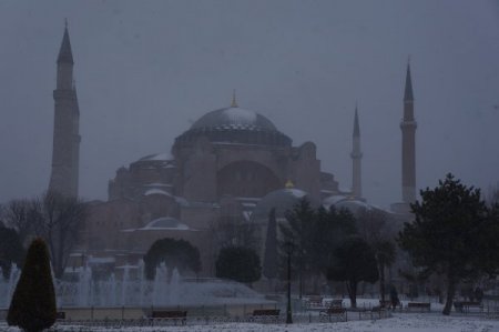 Kar, Tarihi Yarımada’yı gelin gibi süsledi