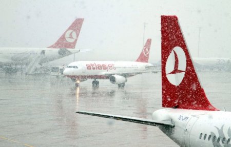 Kar, uçuşları etkiledi