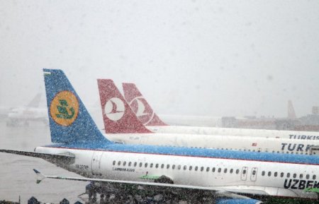 Kar, uçuşları etkiledi