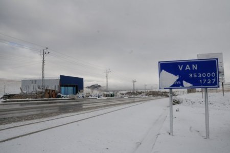 Kar, Van'da da yüzünü gösterdi