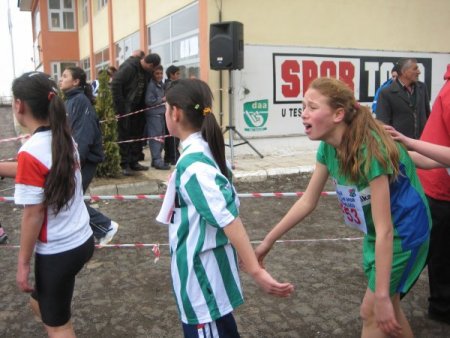 Kar Altında Yapılan Kros Minik Öğrencileri Hem Bayılttı Hem Ağlattı