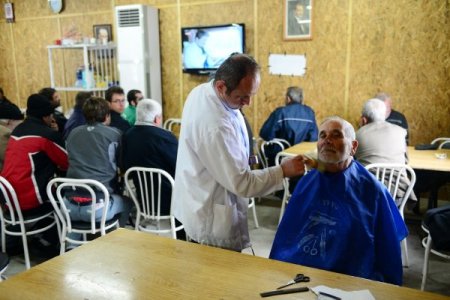 Kar bastırdı, kimsesizler barınmaevine akın etti