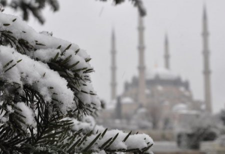 Kar Edirne'den giriş yaptı