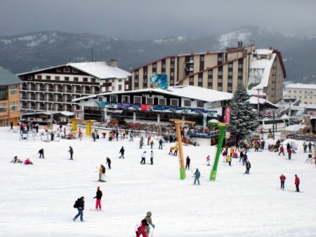 Kar kalınlığının 33 santimetreye ulaştığı Uludağ, eksi 1'i gördü