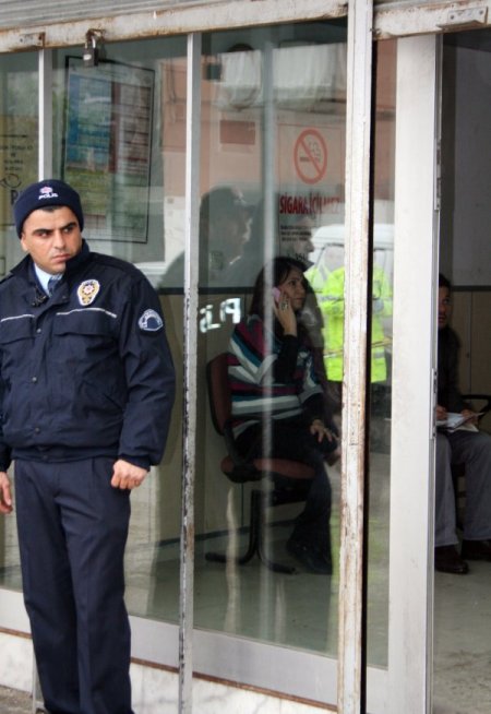 Kar Maskeli İki Kişi Ptt Şubesini Soydu (2)