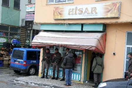 Kar Maskeli Soyguncular Kuyumcuyu Yaralayıp Kaçtı