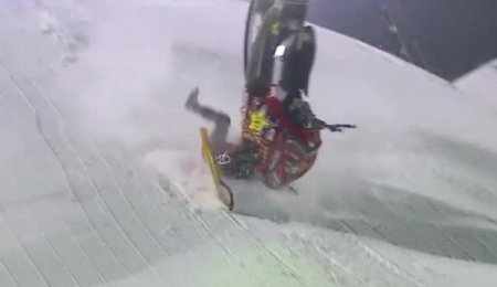 Kar motosikleti şovu kaza ile bitti: Sporcu ağır yaralı