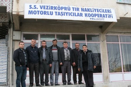 Kar tipi lastik zorunluluğu TIR'cı esnafını mağdur etti