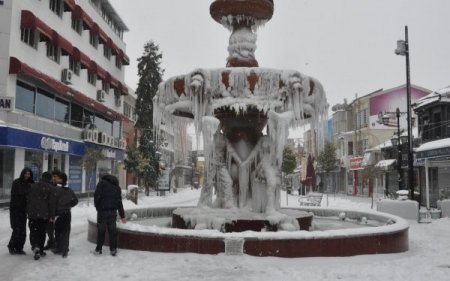 Kar Trakya'da etkili olmaya başladı, ulaşım aksıyor