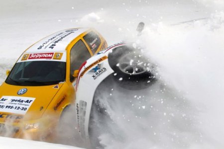 Kar Üzerinde Nefes Kesen Otomobil Yarışı