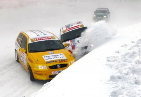 Kar Üzerinde Nefes Kesen Otomobil Yarışı