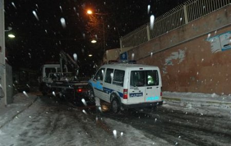 Kar Ve Buzlanma Nedeniyle Ambulans Ve Polis Otoları Ara Sokaklarda Mahsur Kaldı