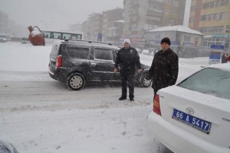 Kar Ve Tipi Sebebiyle Yozgat- Çorum Yolu Trafiğe Kapatıldı