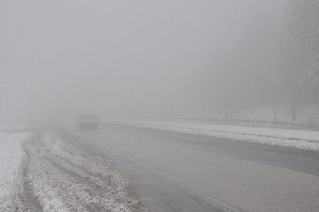Kar yağışı, Bolu Dağı'nda ulaşımı olumsuz etkiliyor