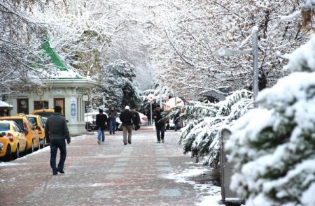 Kar yağışı, üniversite öğrencilerine zor anlar yaşattı
