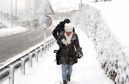 Kar yağışı, üniversite öğrencilerine zor anlar yaşattı