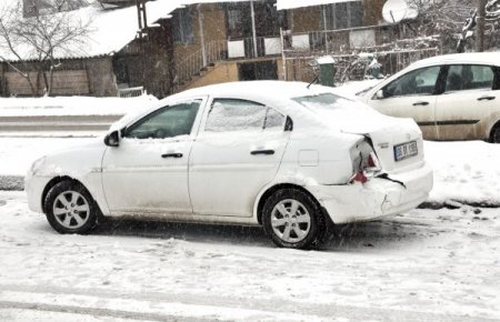 Kar yağışı beraberinde kazaları getirdi (FOTOĞRAF İÇİN)