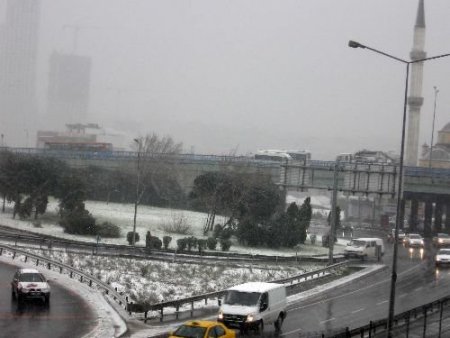 Kar Yağışı 'beyaz' Yüzünü Gösterdi