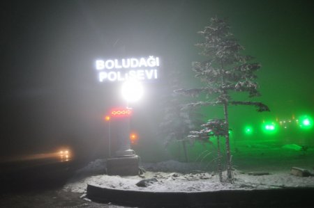 Kar yağışı Bolu Dağı'nda ulaşımı olumsuz etkiliyor