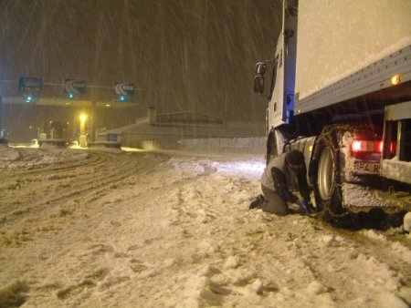 Kar Yağışı Düzce'de Ulaşımı Olumsuz Etkiliyor
