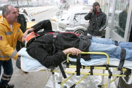 Kar Yağışı Kaza Getirdi: 1 Yaralı