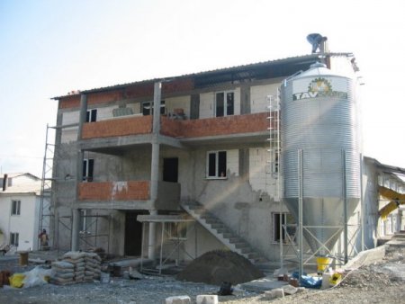 Kar Yağışı Sonrası Yaşanan Elektrik Kesintisi, Tavuk Çiftliklerini Tehdit Ediyor