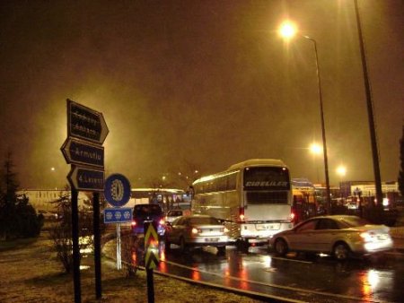 Kar Yağışıyla Birlikte Boğaz Köprülerinde Kilometrelerce Araç Kuyruğu Oluştu