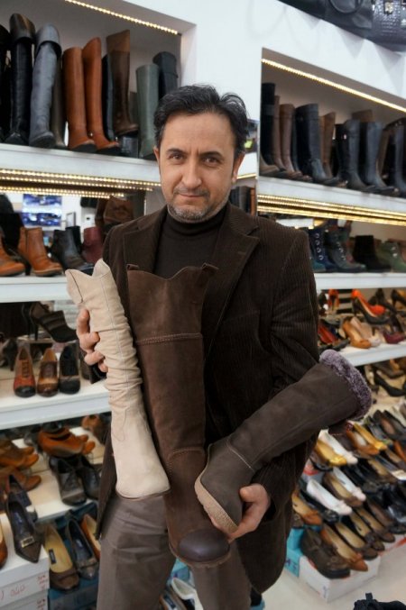 Kar yağmayınca kışlık botlar esnafın elinde kaldı