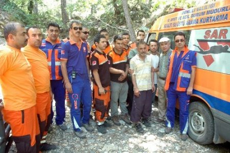 Kar yemek için çıktığı dağda kaybolan aile kurtarıldı