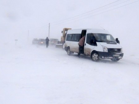 Kar Yolları Kapattı, Diyalize Girecek Hastalar Yolda Mahsur Kaldı