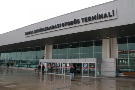 Kar yolları kapattı, otobüs seferleri 3’den 1’e düştü