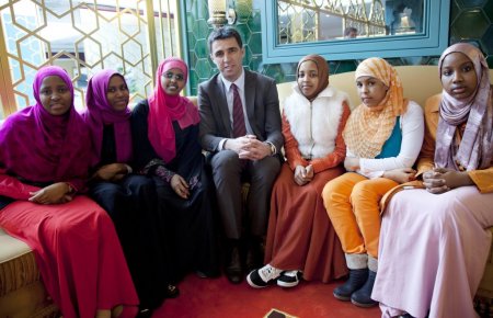 Kara Kıta’nın kızları Hakan Şükür’ü unutmadı