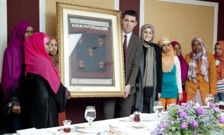 Kara Kıta’nın kızları Hakan Şükür’ü unutmadı