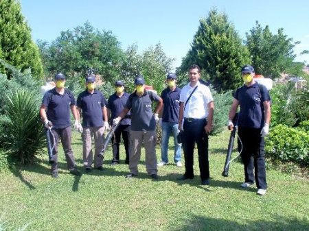 Karabağlar'da Parklar Haşereye Karşı İlaçlanıyor