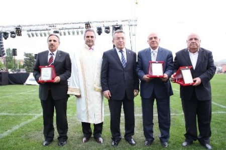 Karabük Üniversitesi'nde Mezuniyet Sevinci