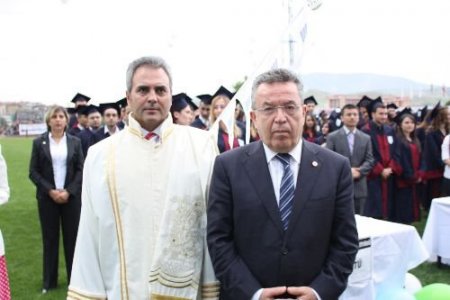 Karabük Üniversitesi'nde Mezuniyet Sevinci