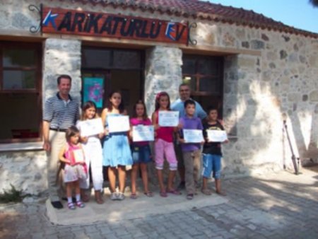 Karaburun Şenlikleri'ne Karikatür Etkinlikleri Damga Vurdu