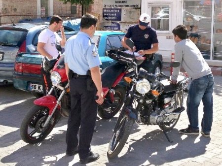 Karacabey'de motosikletlere sıkı denetim