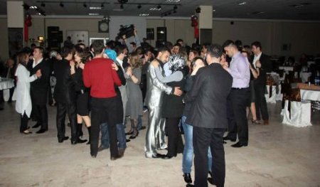 Karadeniz Ereğli Belediyesi 2009'da Evlenen Çiftleri Biraraya Getirdi