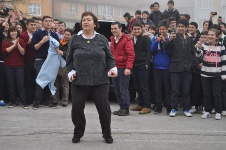 Karadeniz Ereğli Lisesi ‘Kadına Şiddete Hayır’ dedi