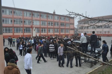 Karadeniz Ereğli Lisesi ‘Kadına Şiddete Hayır’ dedi