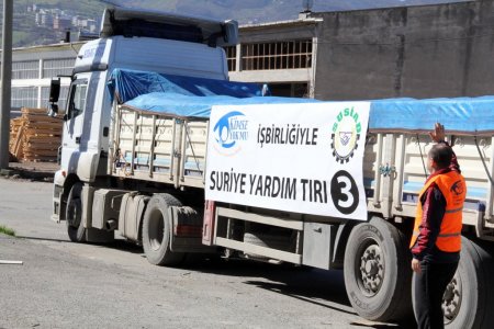 Karadenizli hayırseverler, Suriye'ye üçüncü yardım TIR'ını gönderdi