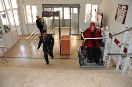 Karaman’da valilik binasında engeller kalktı