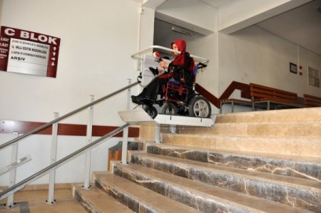 Karaman’da valilik binasında engeller kalktı