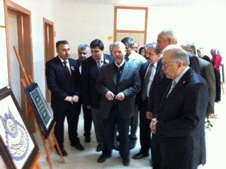 Karamercan İmam Hatip Okulu'ndan 'Kırk Hadis' sergisi