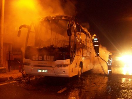 Karamürsel'de Otobüs Alev Alev Yandı