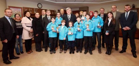 Karaosmanoğlu, satranç ustalarını ağırladı