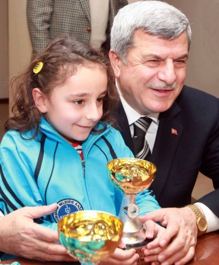 Karaosmanoğlu, satranç ustalarını ağırladı