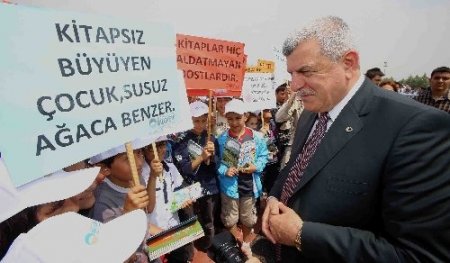 Karaosmanoğlu: Okumaktan, öğrenmekten hiç vazgeçmeyin