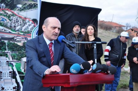 Karapınar Dönüşüm Projesi Toki Başkanı Bayraktar’ın Balyozuyla Başladı
